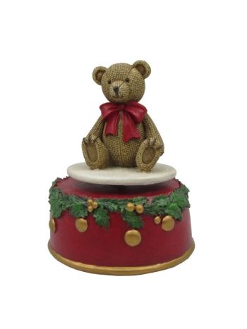 Maci masnival ülő- zenélő poly 10-5x10-5x15 cm piros- barna